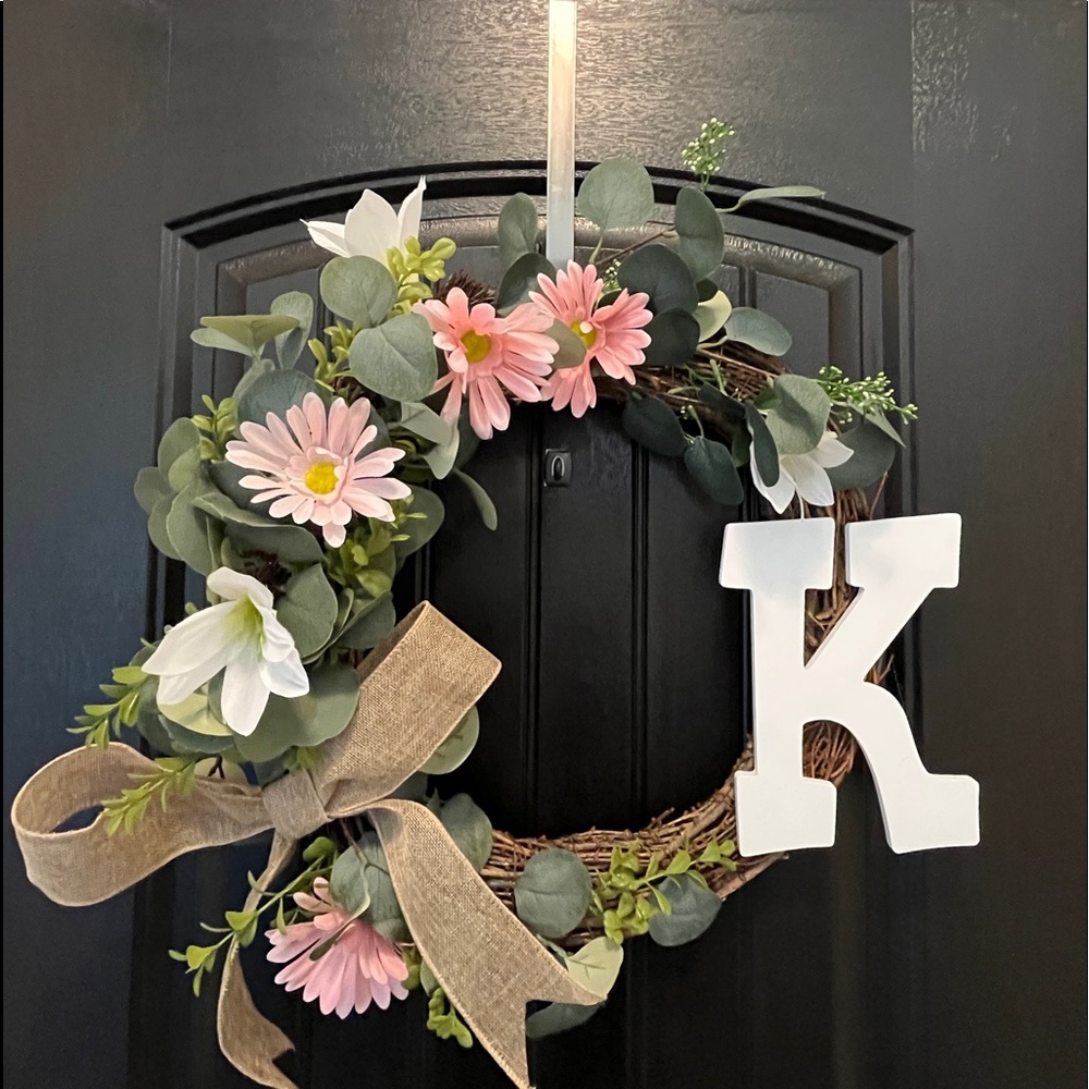 NEW!! 18 in Grapevine Wreath with Initial! - Picture 2 of 2